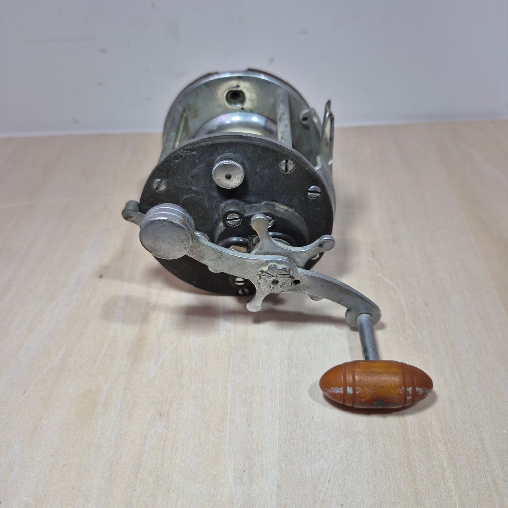 Vintage‎ Penn Peer No. 209 Fishing Reel Made in USA Level Wind Wood Handle 30-66
